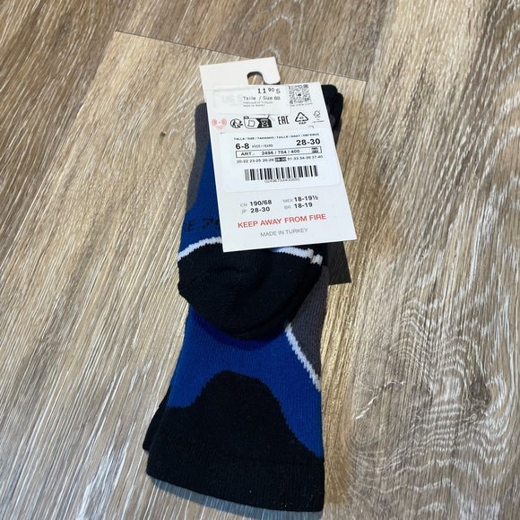 Girls toque and socks - Picture 4 of 5